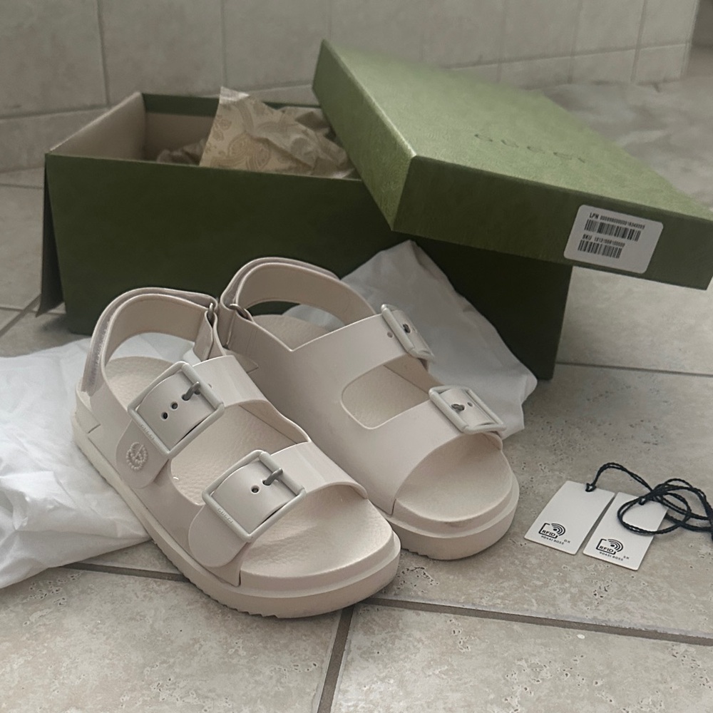 EUC Gucci Double G Rubber Sandals